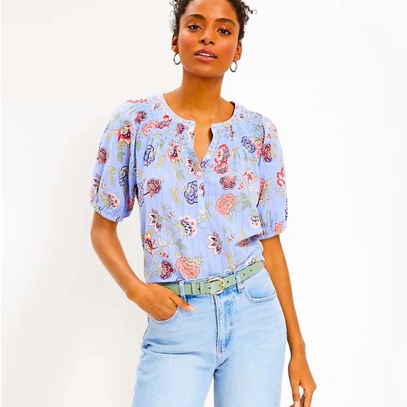 LOFT Tops - 🌸Loft blue floral peasant top with smocking and puff sleeves. Size S.